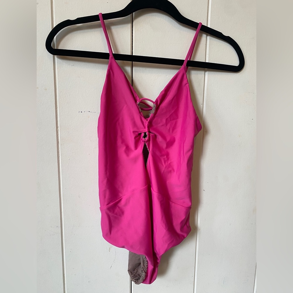 Acacia Kokomo Size M || Purchased new only worn about twice.
